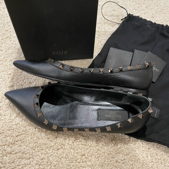 Valentino Noir Matte Black Gunmetal Rockstud Pointed Toe Flats Sz 37.5 - Picture 2 of 11